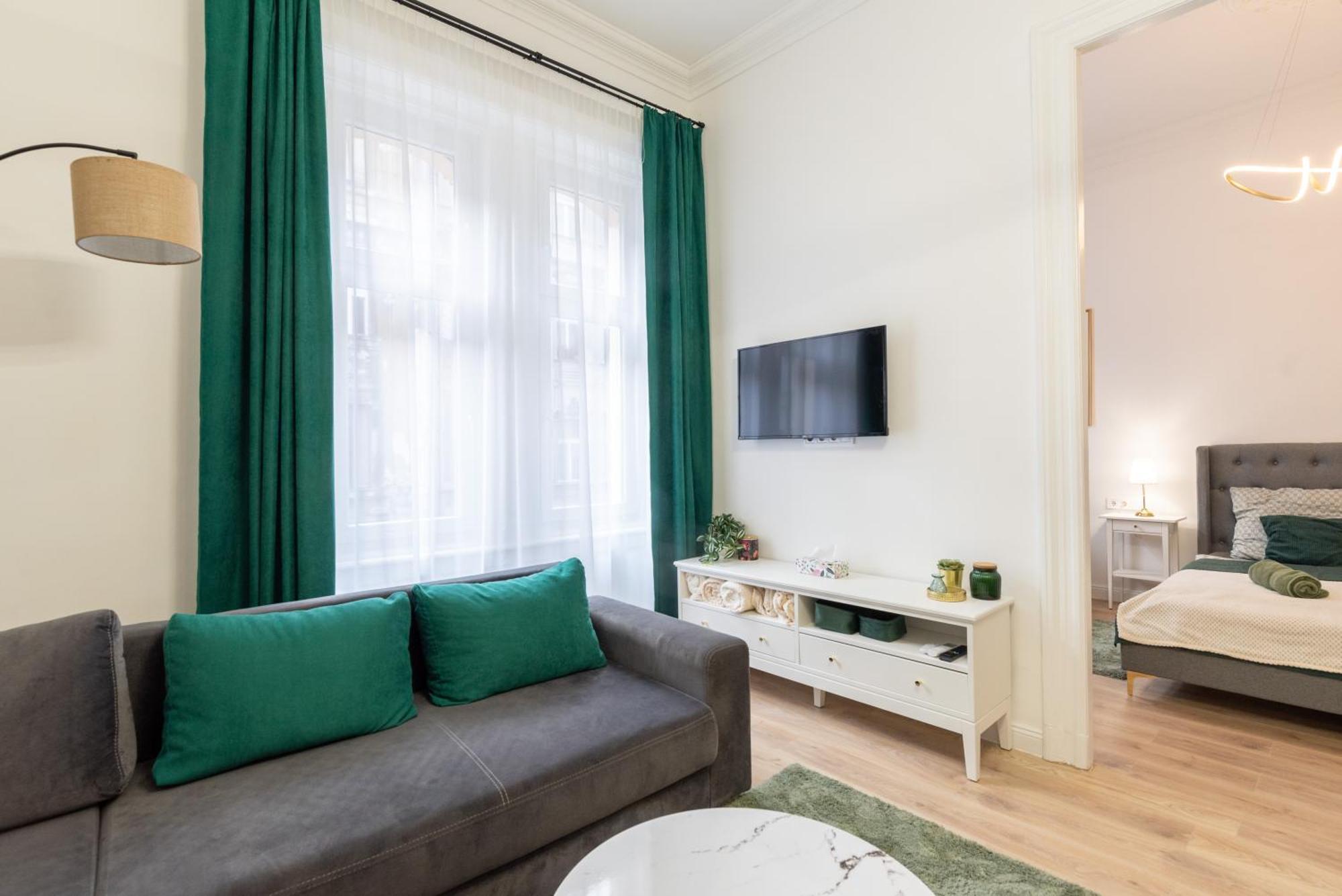 Rose-modern, Central, Quiet, Heroes' Square Apartment Budapest