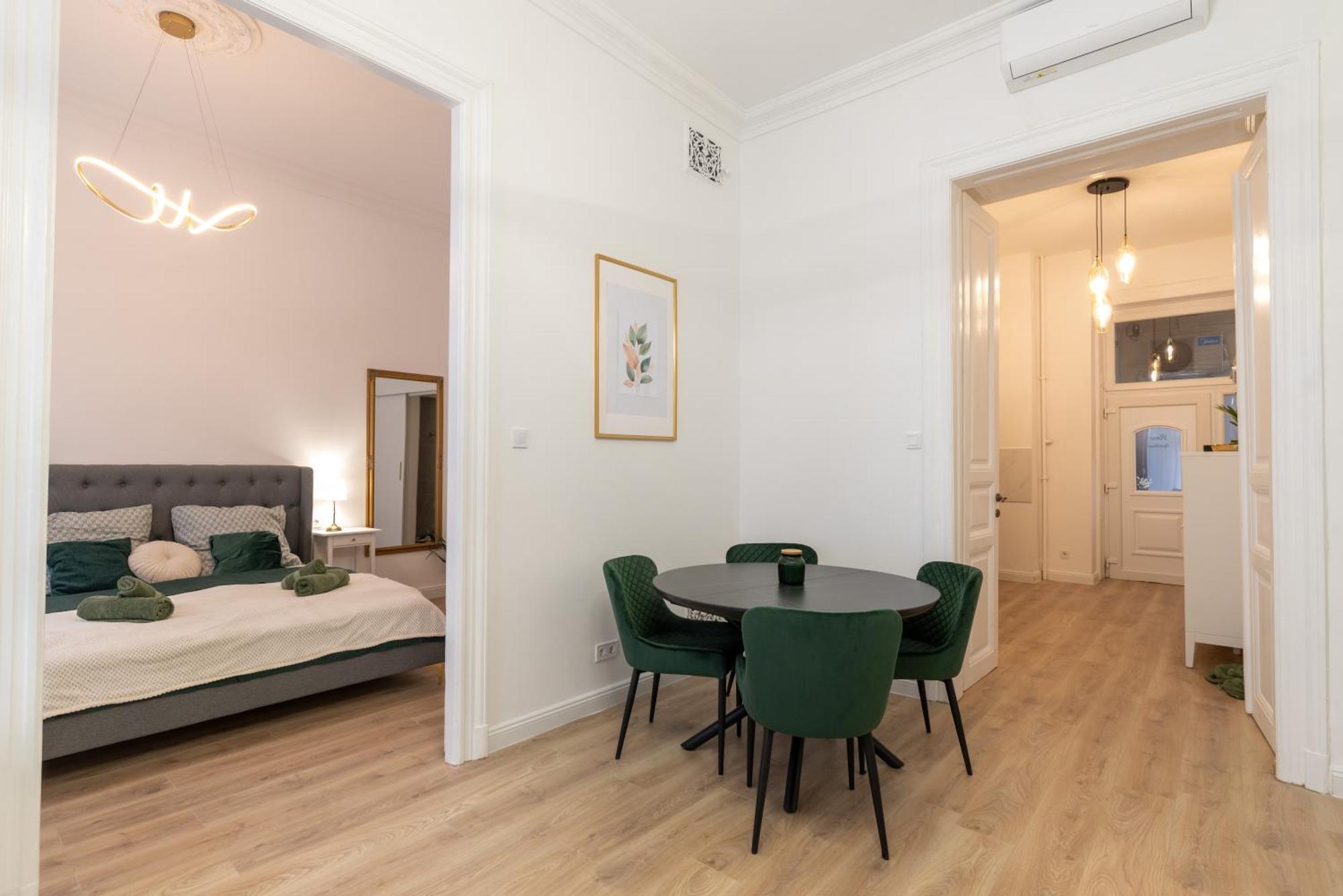 Rose-modern, Central, Quiet, Heroes' Square Apartment Budapest
